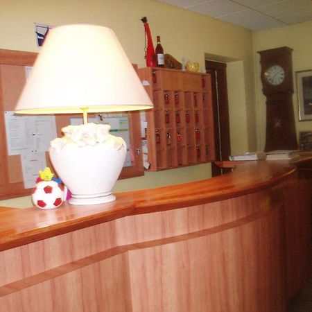 Hotel Le Commerce Bagnères-de-Bigorre Стая снимка
