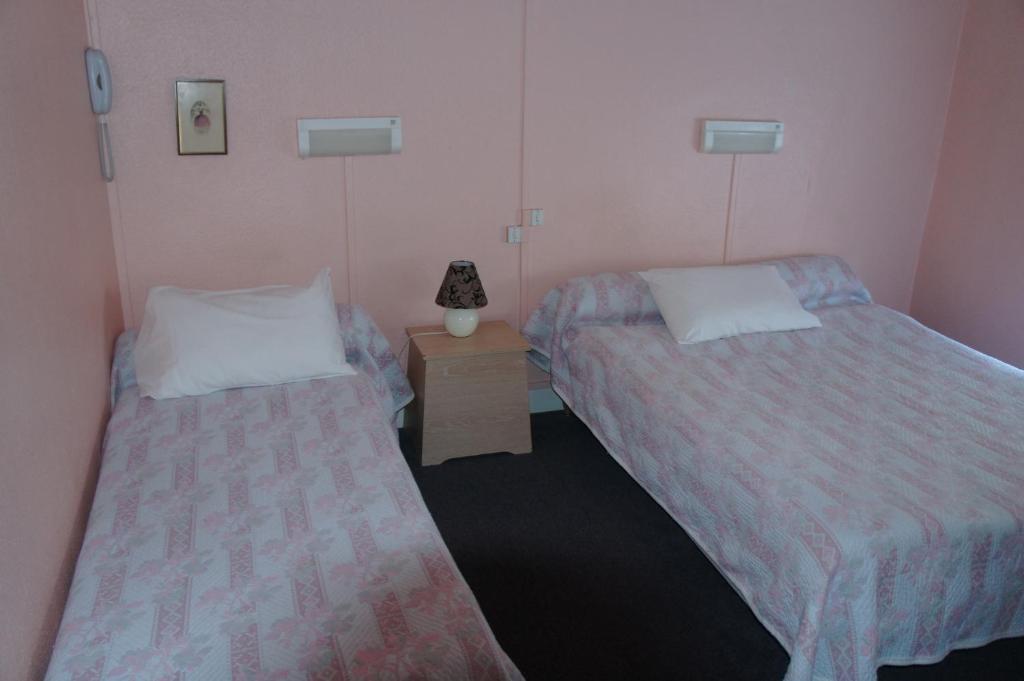 Hotel Le Commerce Bagnères-de-Bigorre Стая снимка