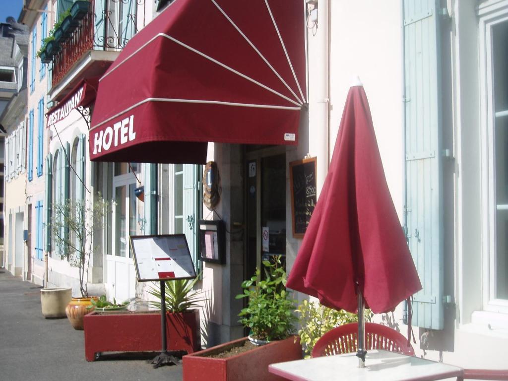 Hotel Le Commerce Bagnères-de-Bigorre Стая снимка