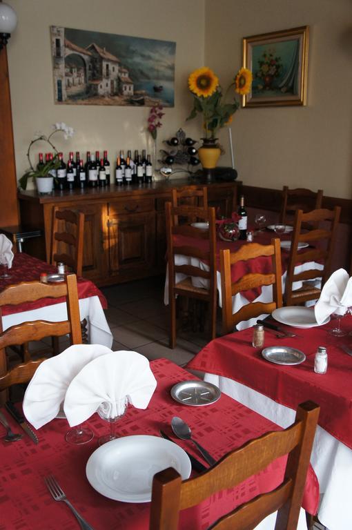 Hotel Le Commerce Bagnères-de-Bigorre Екстериор снимка